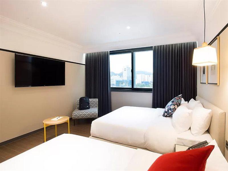 Brown Dot Hotel Jinju Extérieur photo