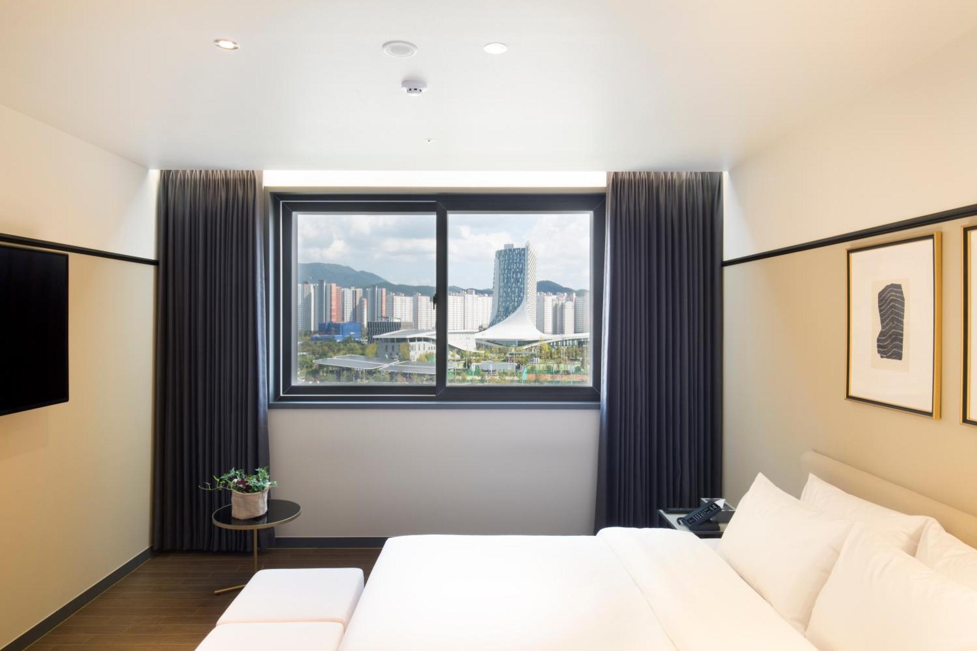 Brown Dot Hotel Jinju Extérieur photo